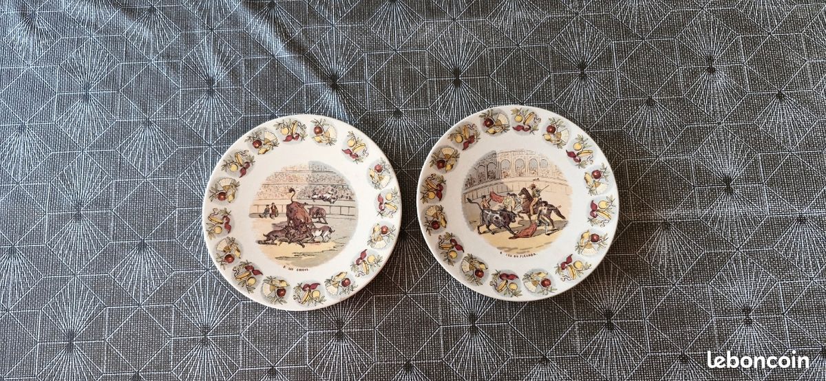 LOT DE 4 PETITES ASSIETTES ANCIENNES PARLANTE JEANNE D'ARC PORCELAINE