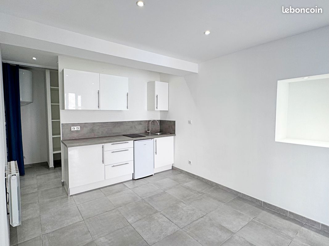 Appartement 1 pièce 20 m² · à Peyrolles-en-Provence · 20 m² · 420 €/mois