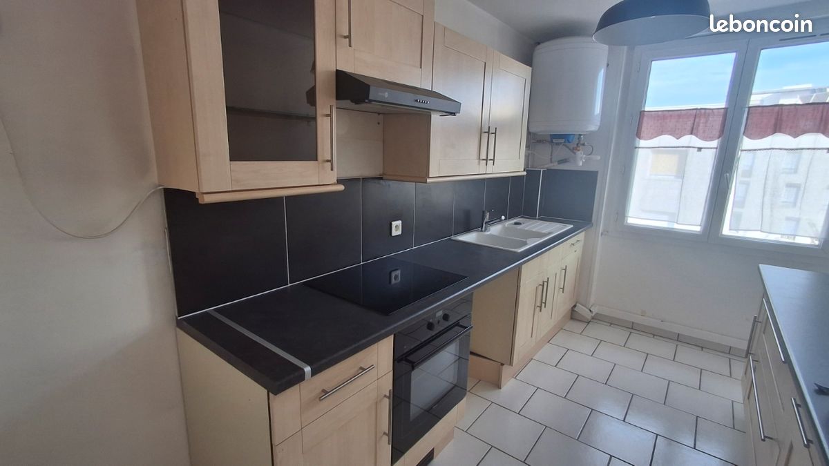 Appartement 3 pièces 59 m² · à Saint-Priest · 59 m² · 900 €