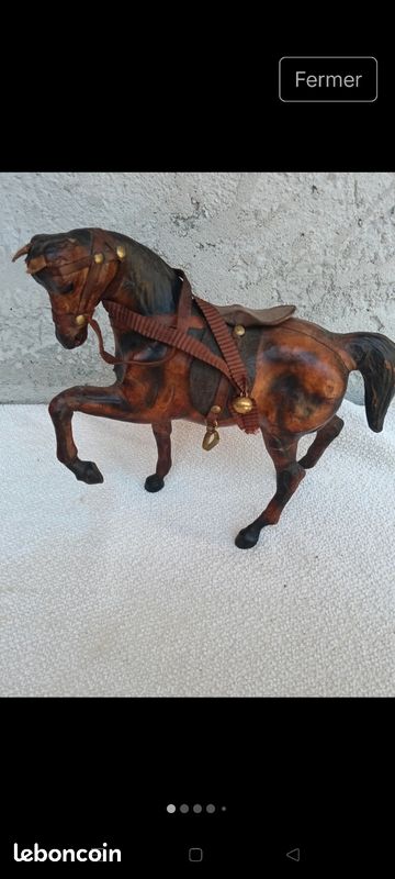 Cheval ancien en cuir (image 1)
