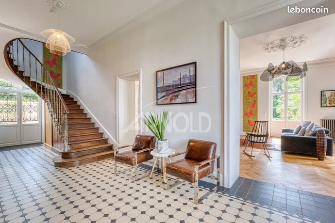 Propriété 11 pièces 402 m²