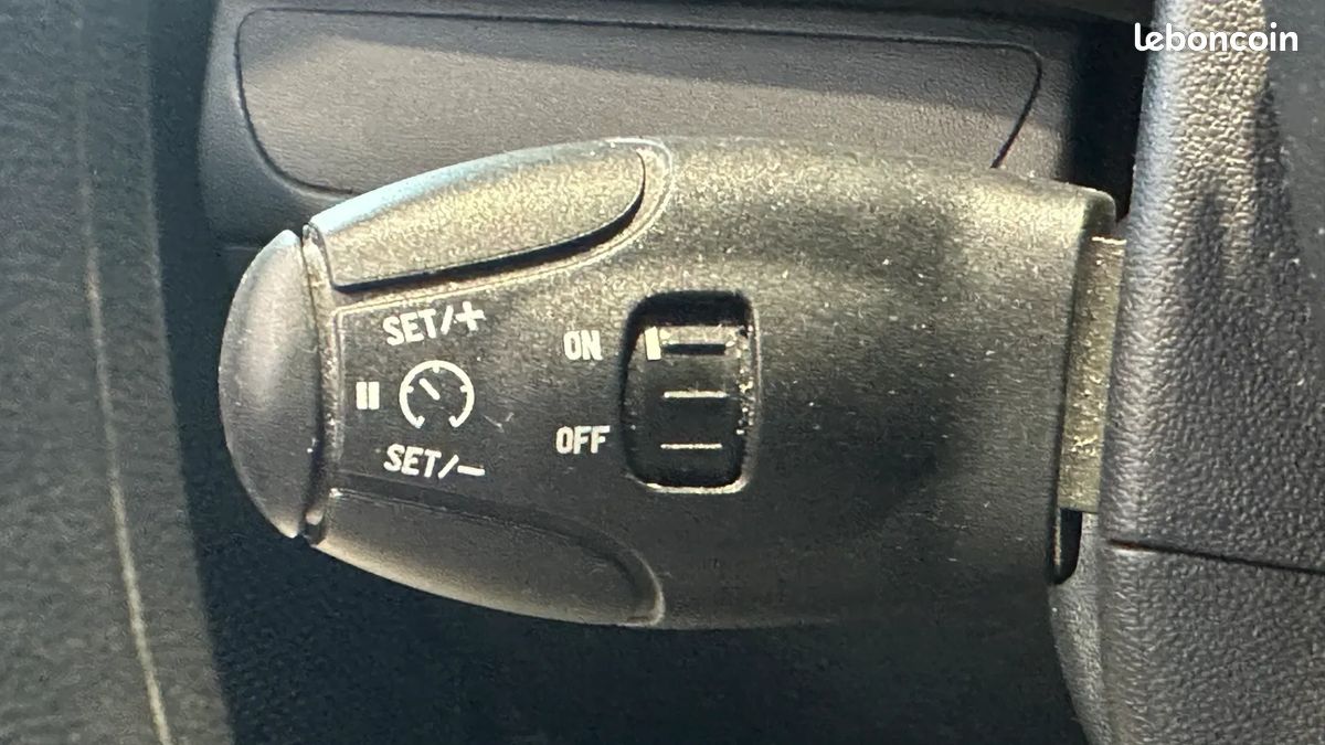 Peugeot 208 1.6 HDi 75ch Active - Carplay - Régulateur de vitesse - Idéal jeune permis (image 23)