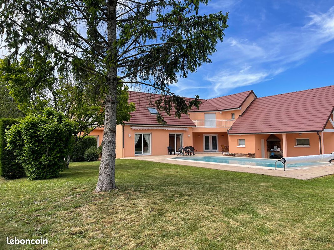 Maison 8 pièces 262 m² · à Couternon · 262 m² · 843 000 €