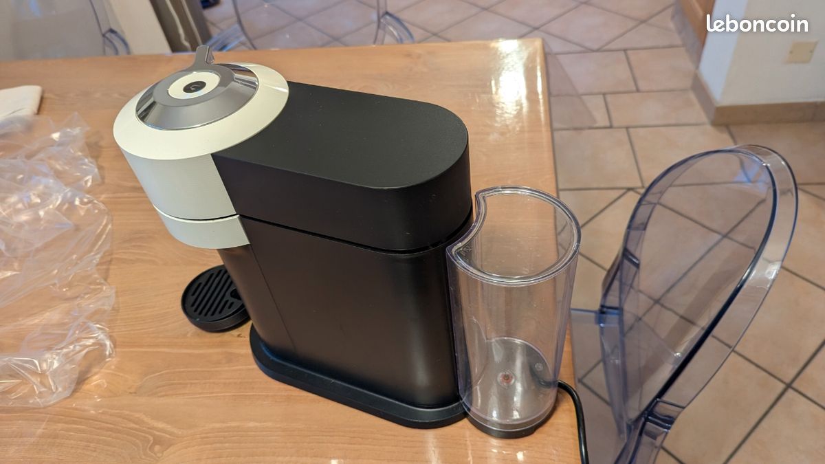 Magimix Machine à café Nespresso® Vertuo Next 11706B | HIFI international