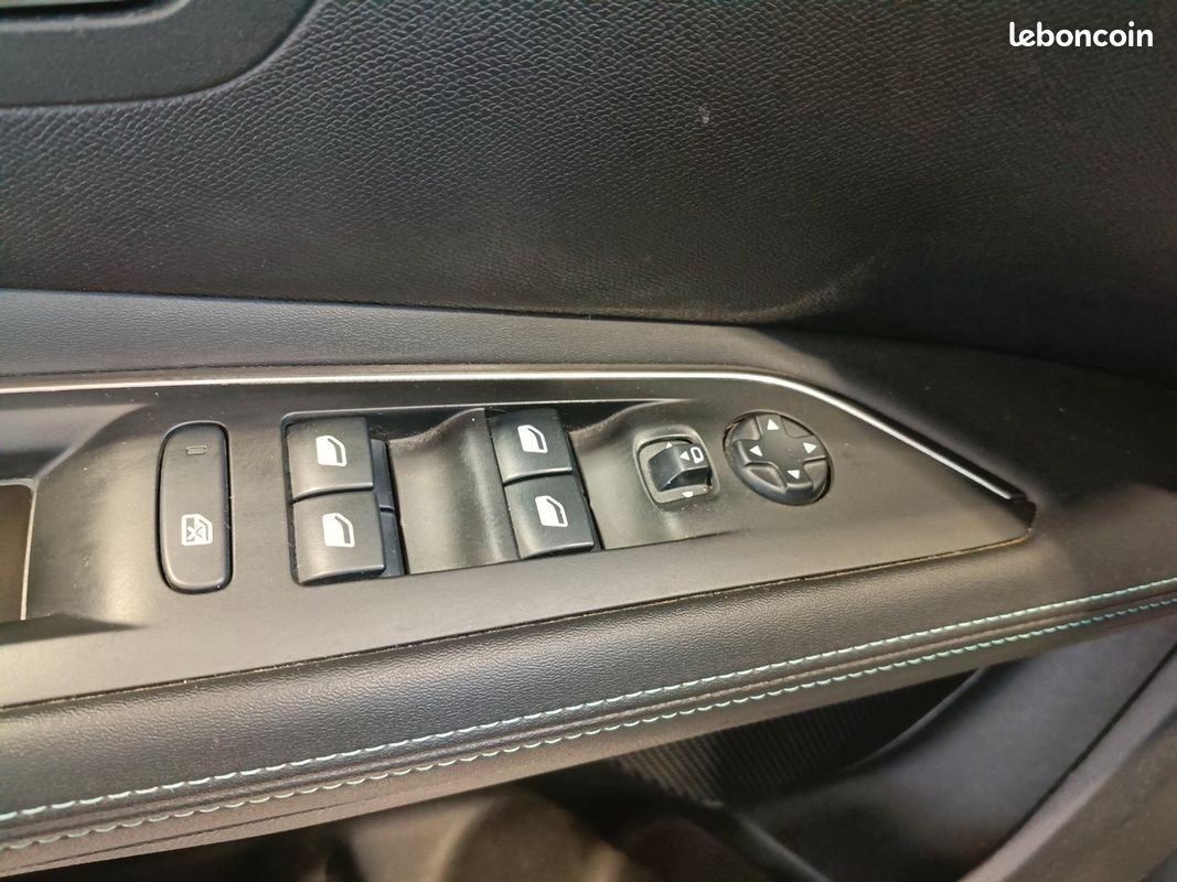 PEUGEOT 3008 Hybrid 225 e-EAT8 Allure Pack (image 16)