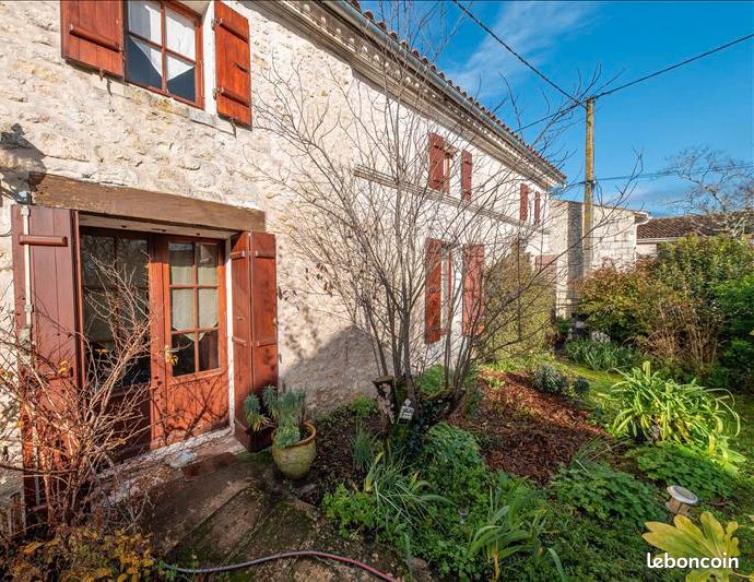 Maison 6 pièces 240 m² · à Le Gua · 240 m² · 285 000 €