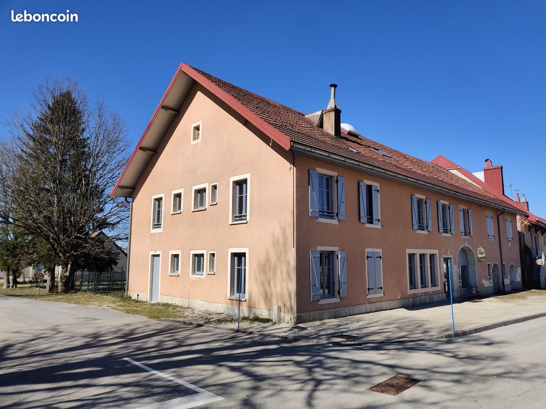 Immeuble 19 pièces 630 m² · à Chaux-Neuve · 630 m² · 420 000 €