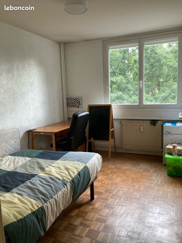 Appartement 3 pièces 68 m² · à Saint-Étienne · 68 m² · 350 €