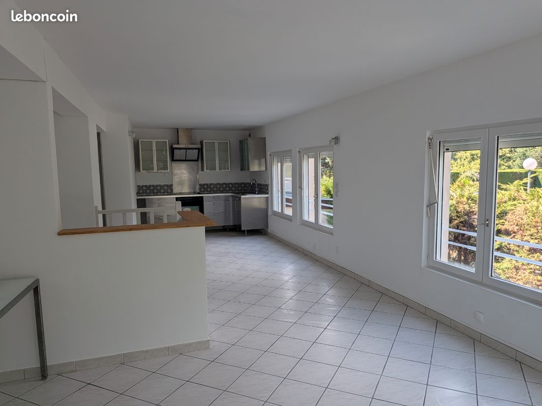 Appartement 3 pièces 78 m² · à La Tour-de-Salvagny · 77,7 m² · 1 500 €