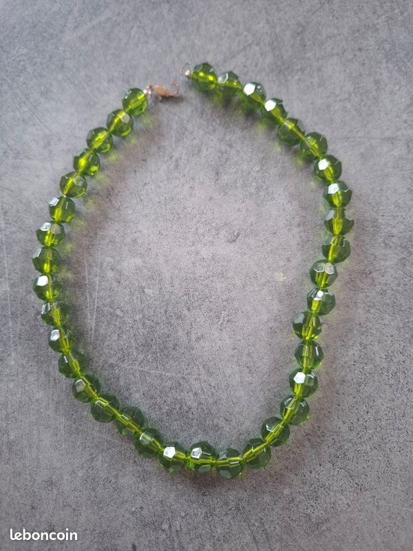 Collier Ancien Perles Vertes Et Métal Argenté - Bijou Vintage En Très Bon état