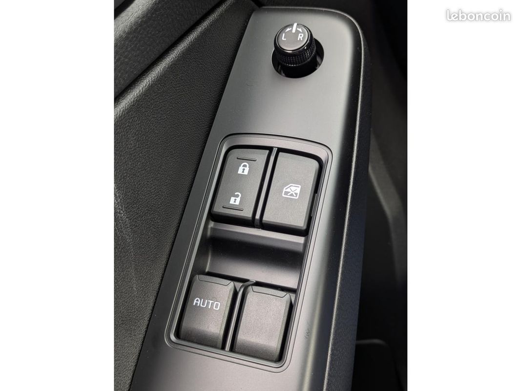 ISUZU D-MAX * 30 500 HT*SINGLE B-STRONG 2.2 DMS M/T 4x4 MY2026 Euro6e-bis SPLASH WHITE (image 12)