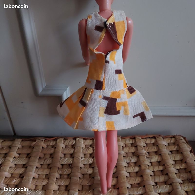 Lot n° 3 Vêtements papier BARBIE années 60 Mattel ( sans poupée