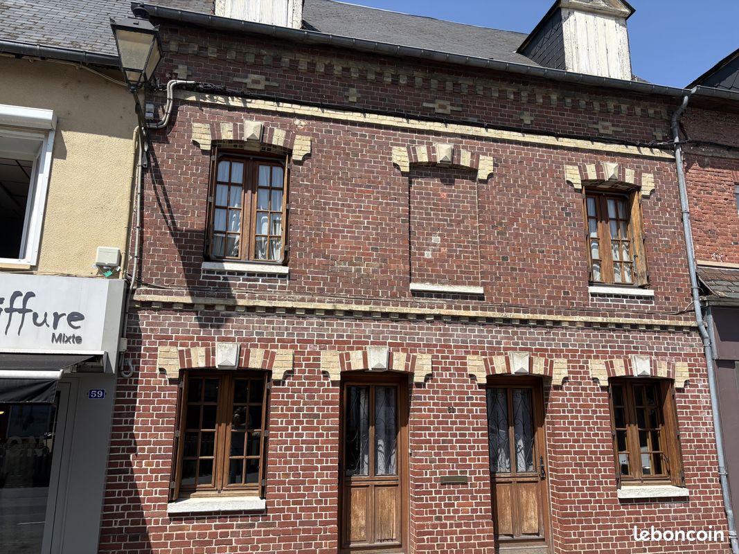 Maison 9 pièces 158 m² · à Charleval · 158 m² · 178 000 €