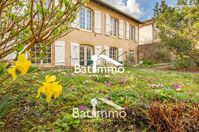 Villa 10 pièces 320 m²