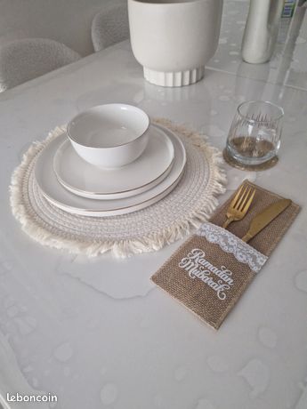 SET DE TABLE BRODÉ - Bleu Belgique / Belgium