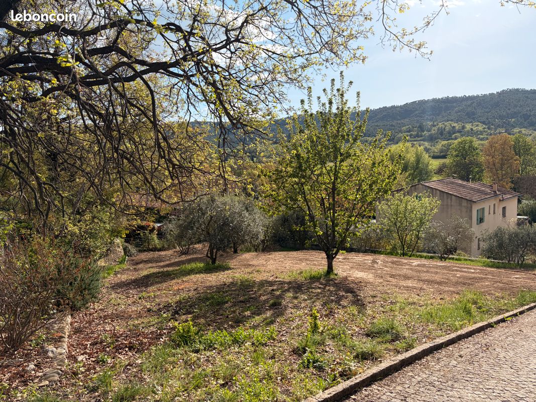 Terrain constructible · à Moustiers-Sainte-Marie · 110 000 €