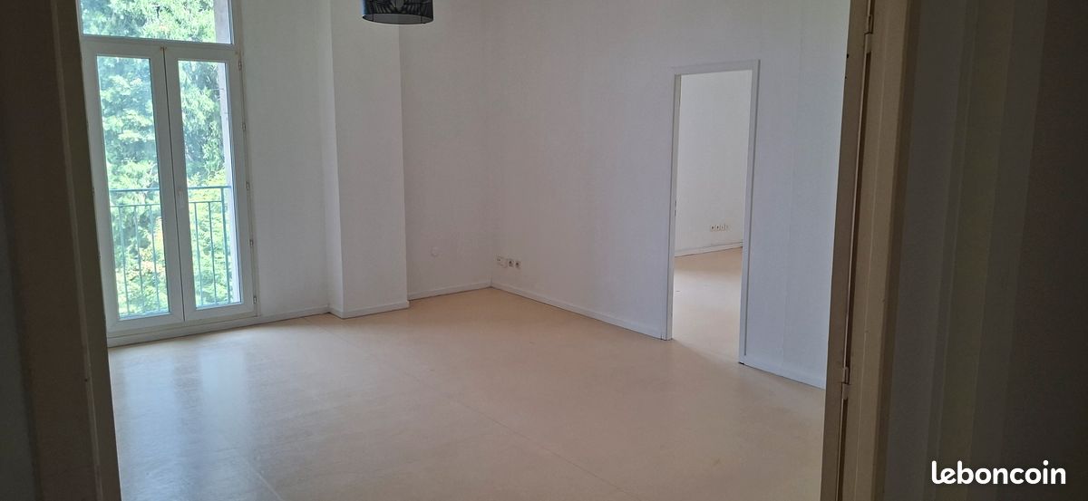 Appartement 5 pièces 122 m² · à Tournon-sur-Rhône · 122 m² · 720 €