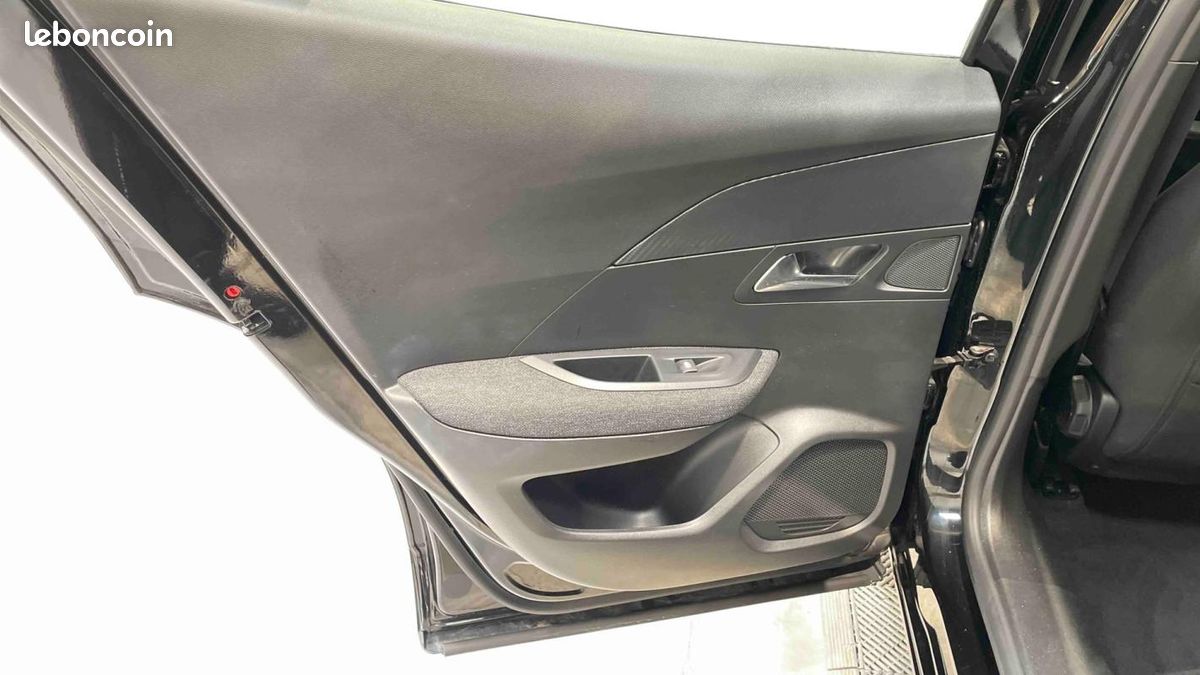 Peugeot 2008 Hybrid 145 e-DCS6 Style (image 27)