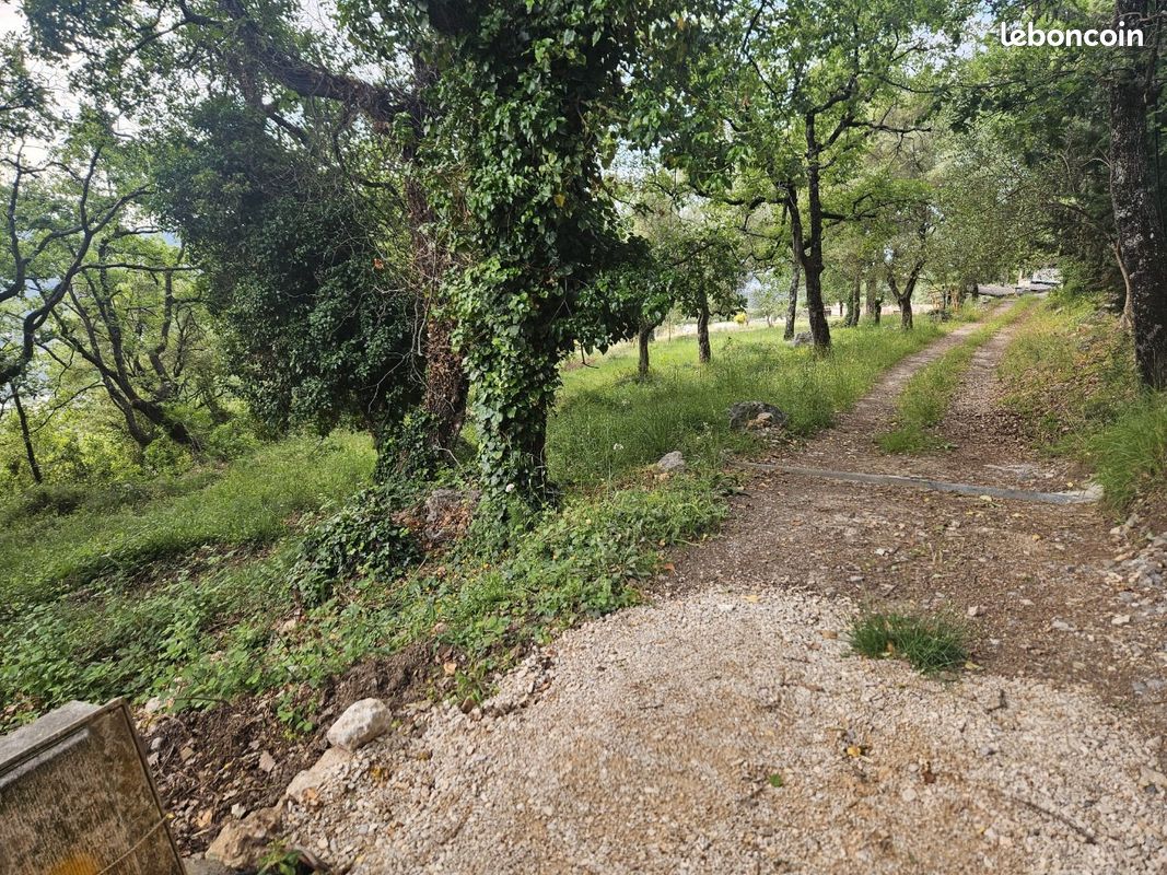 Terrain agricol · à Saint-Jeannet · 470 000 €