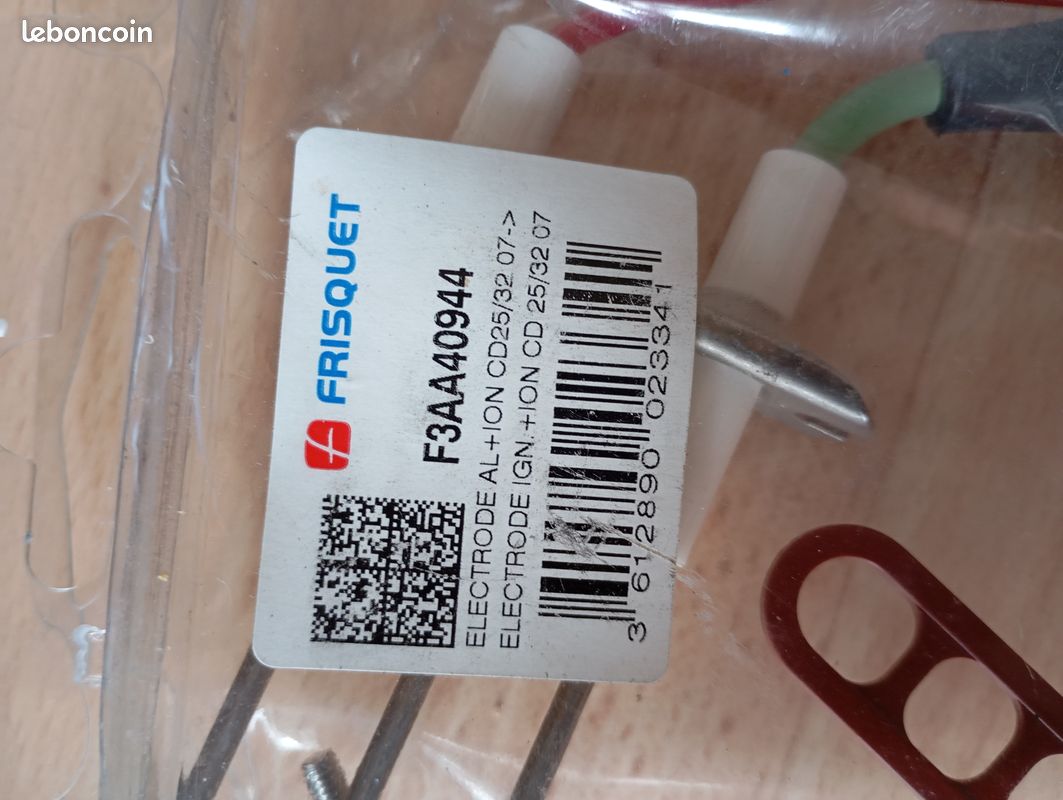 ELECTRODE D ALLUMAGE ET IONISATION POUR CHAUDIERE CHAFFOTEAUX 65116556-03