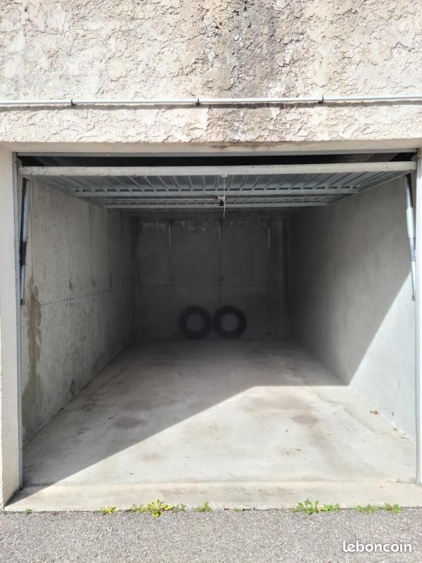 Parking 15 m² · à Villard-de-Lans · 15 m² · 90 €/mois