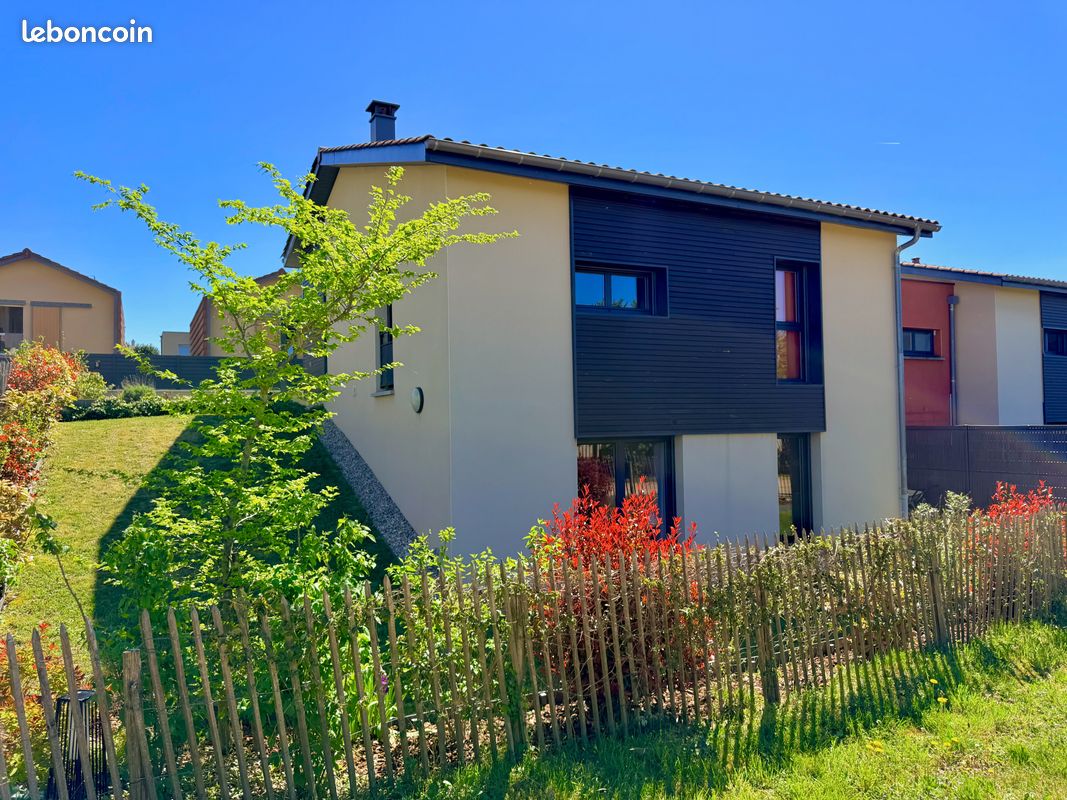 Maison 5 pièces 143 m² · à Dommartin · 143 m² · 545 000 €