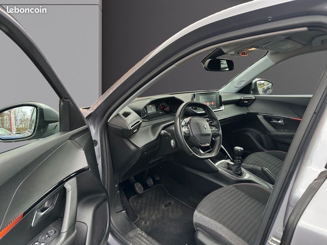 PEUGEOT 2008 ALLURE DIESEL 100ch - CARPLAY - CAM - FAIBLE KM - SUIVI OK (image 4)