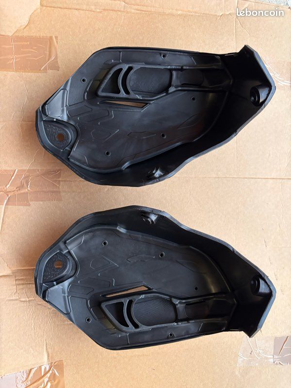Pare carters plastiques BMW R1200GS - R1200R et visserie de montage (image 3)