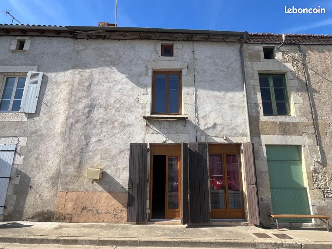 Maison 5 pièces 110 m² · à Saint-Martin-l'Ars · 110 m² · 52 500 €