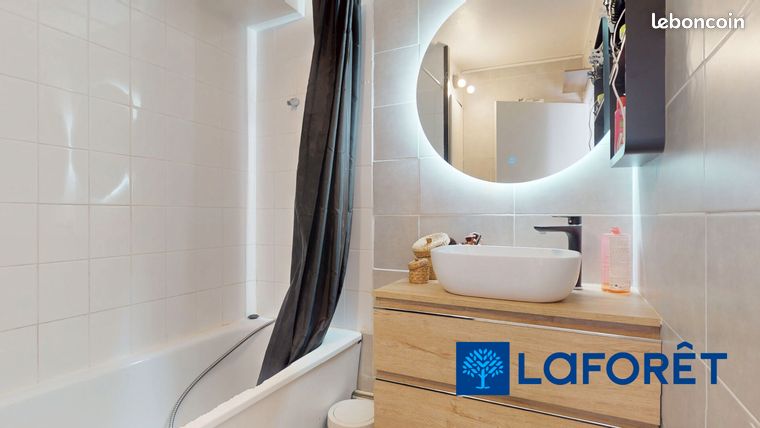 https://img.leboncoin.fr/api/v1/lbcpb1/images/de/cd/af/decdaf9fdb5d97e591385a01b35be45ced2251e9.jpg?rule=ad-image