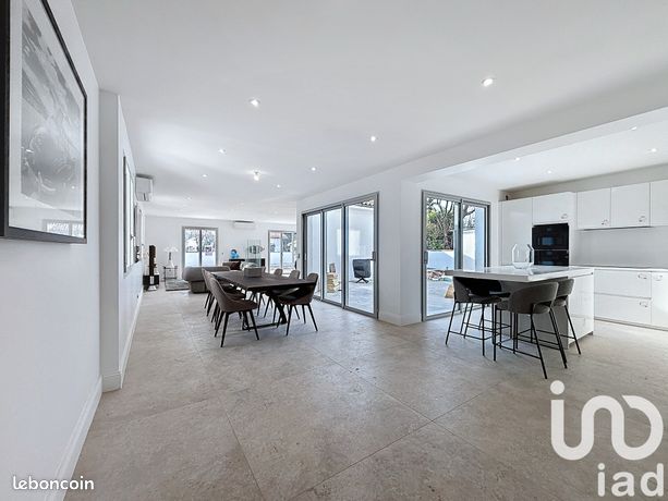Villa 8 pièces 250 m²