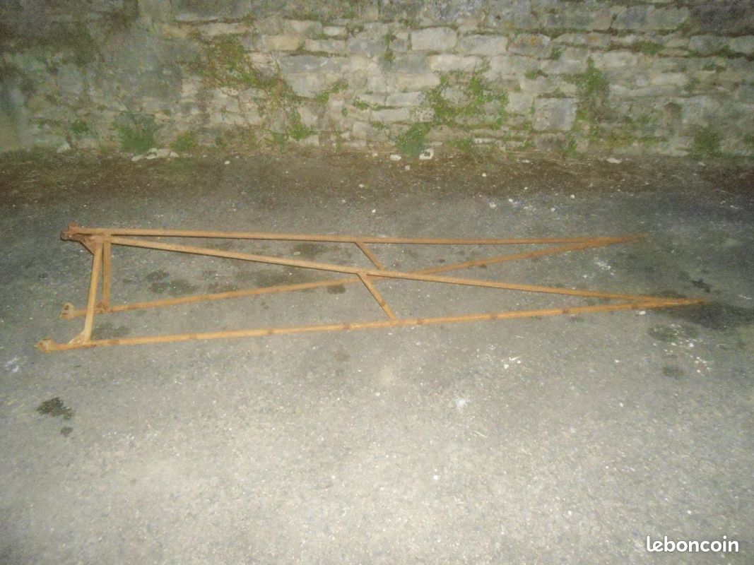 Lot de 2 fermettes légères tubulaires mono-pente en fer pour charpente d’un petit abris cabane hangar (image 1)