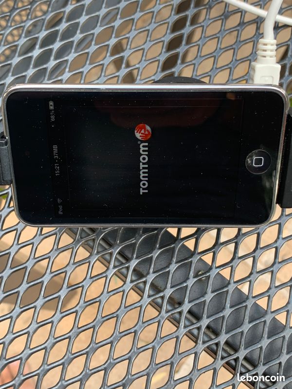 Collector iPod Touch 32 Go + Socle GPS TomTom (image 4)