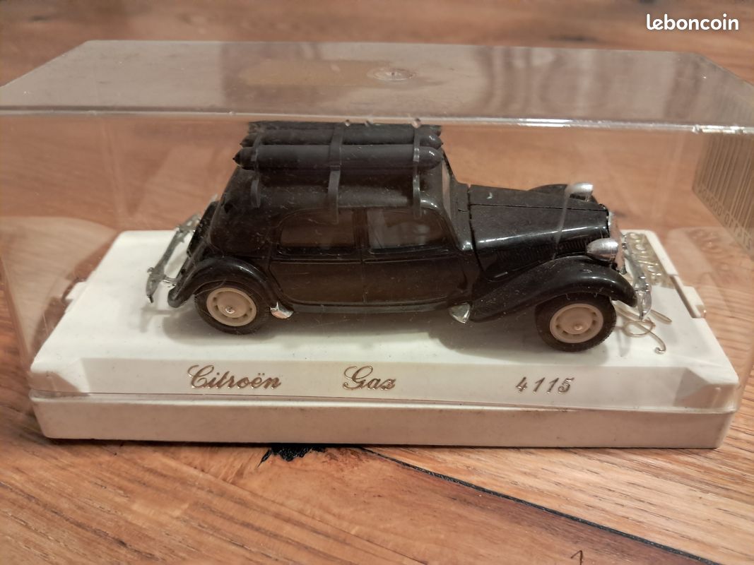 Solido SB 1/43 - Citroen Traction 15/6 Galerie Noire