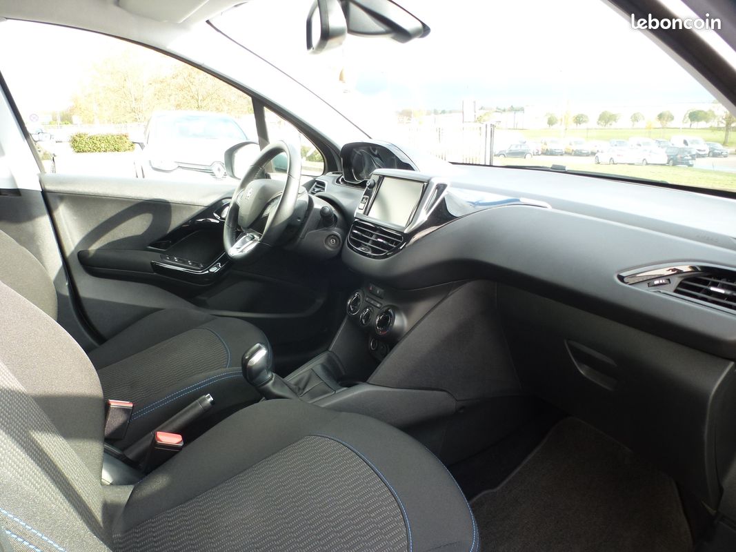 PEUGEOT 208 1.5 BlueHDi 100ch E6.c Signature 5p GARANTIE 12 MOIS (image 5)