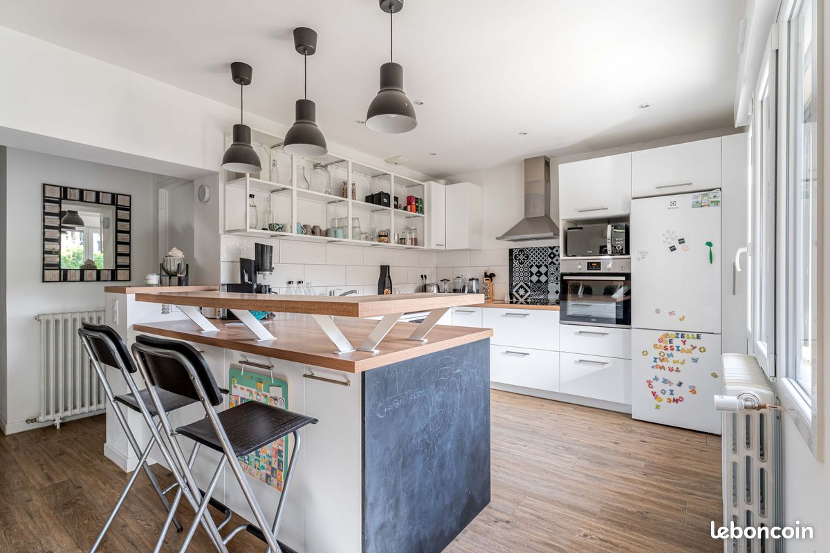 Maison 6 pièces 165 m² · à Cailloux-sur-Fontaines · 165 m² · 649 000 €