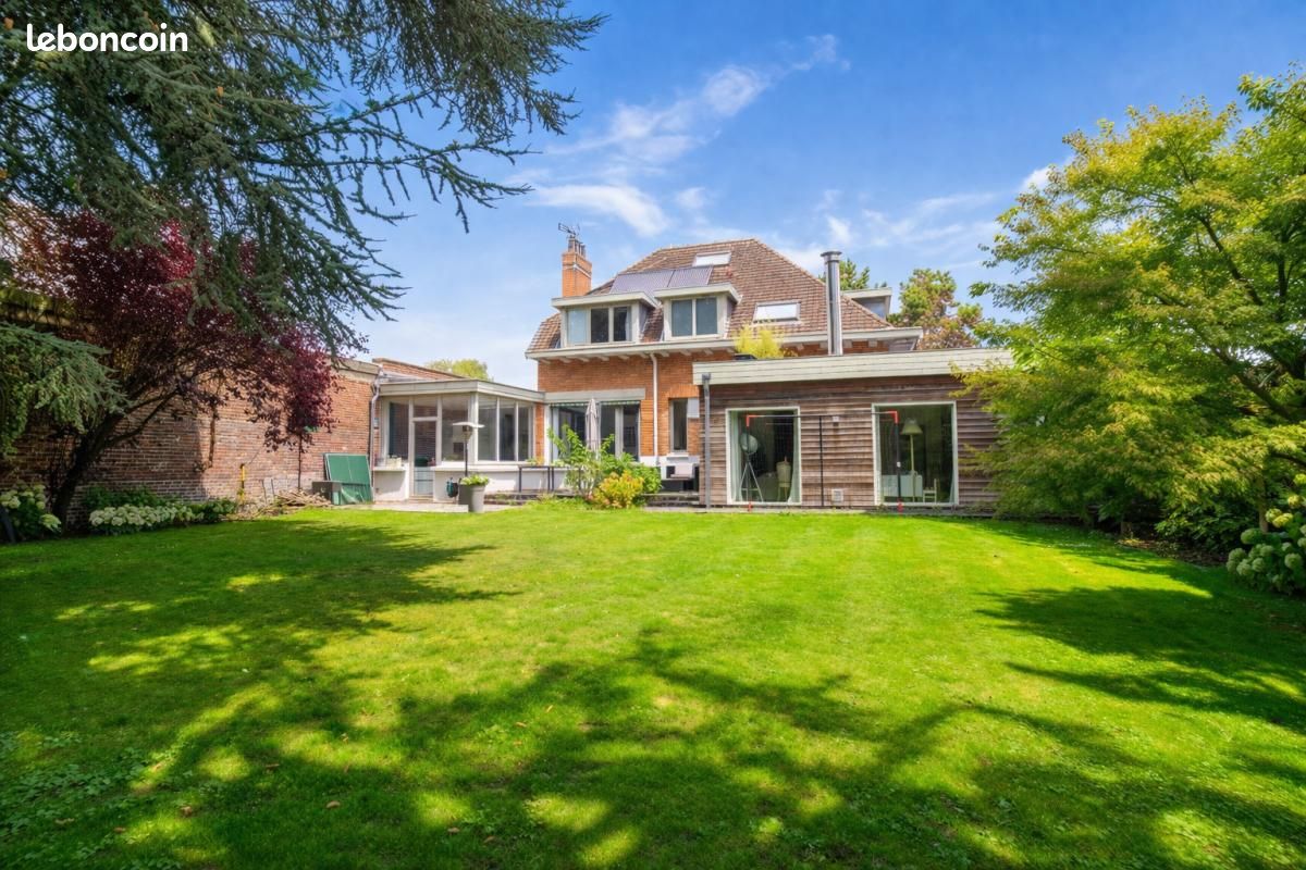 Maison 7 pièces 257 m² (image 1)