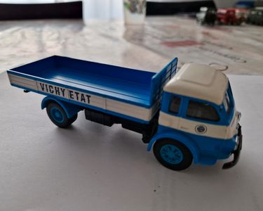 Camion Corgi Renault Faineant – Brasserie Vichy – 1957 – 1/50 – Miniature Ancienne