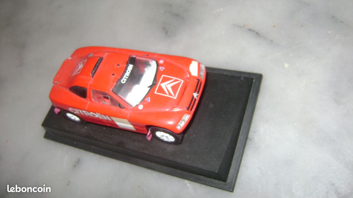 Lot de deux miniatures de voitures de rallye Monte Carlo une Citroën ZX Rallye Raid 1992 et une Citroën XSara WRC 2005 pilotée par S. Loeb et D. Elena (image 11)