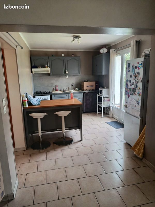 Maison 3 pièces 78 m² · à Broquiers · 78 m² · 610 €