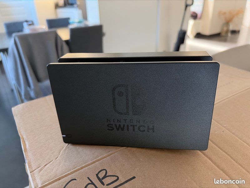 Nintendo Switch (image 2)
