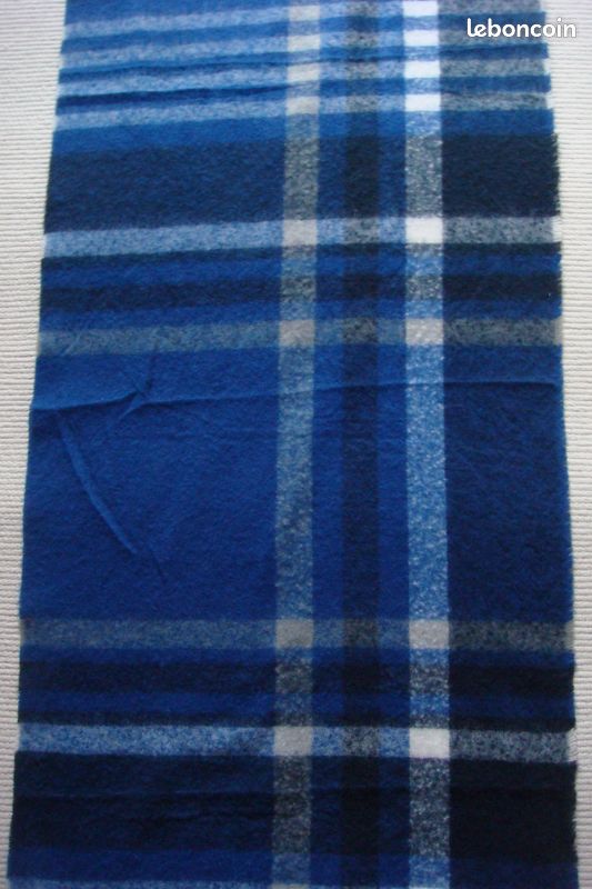 écharpe à franges carreaux indigos bleus et blancs laine et viscose (image 6)