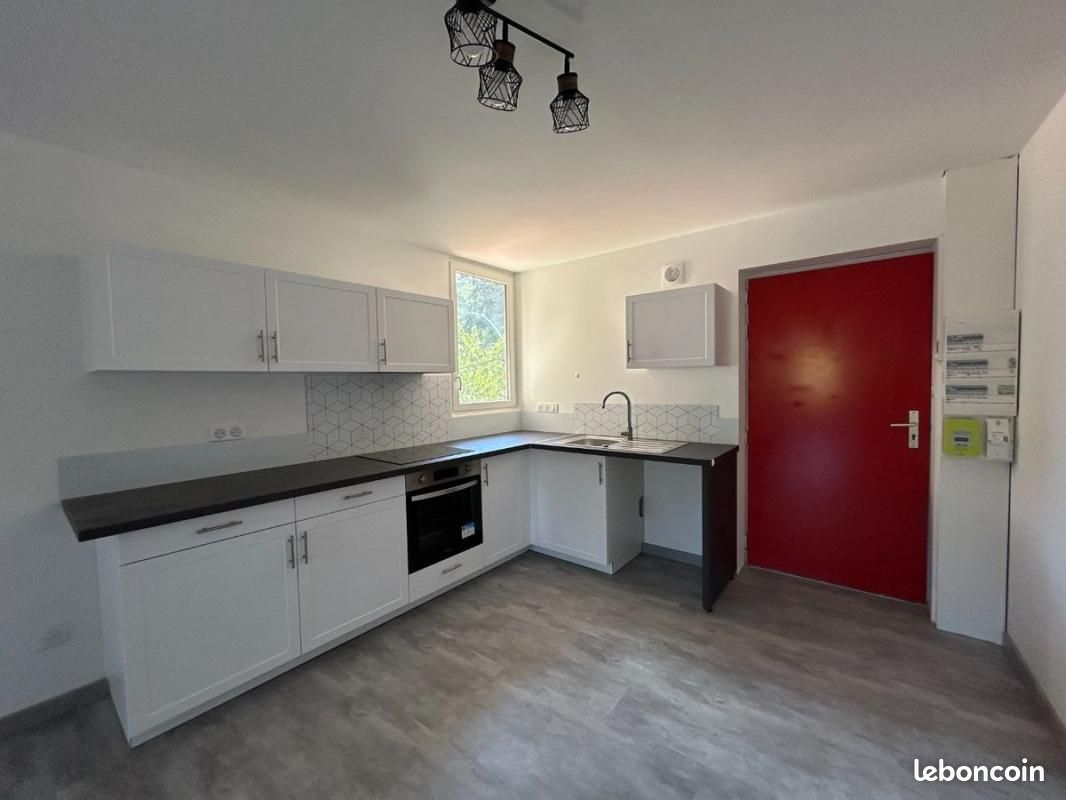 Appartement 3 pièces 60 m² · à Saint-Julien-Molin-Molette · 60 m² · 535 €/mois
