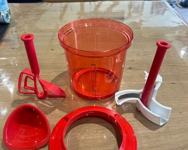 Lot Tupperware : Hachoir + Boîte De Conservation - Dimensions 10x10x6 Cm
