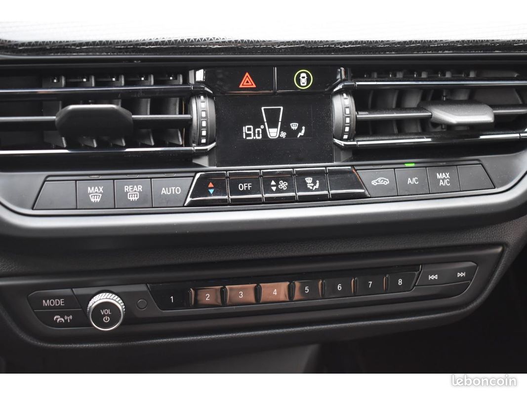 BMW SERIE 1 118d 150 ch BVA8 F40 Edition Sport (image 13)