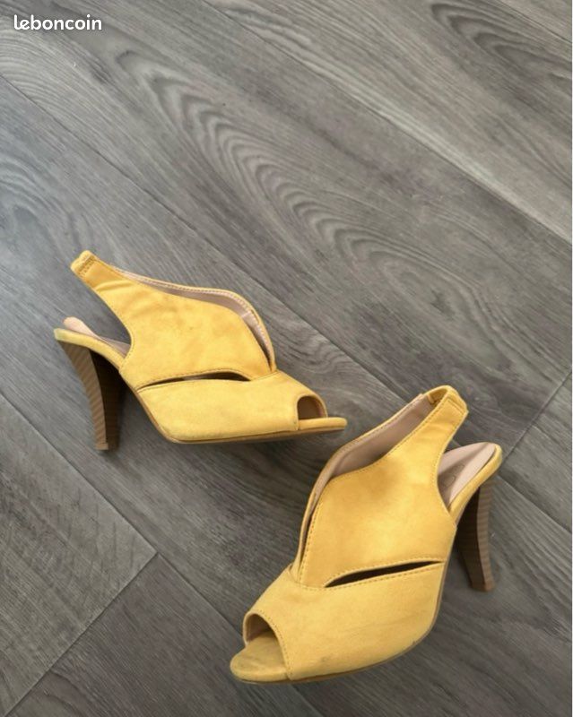 Jaune Chaussures Ã Talon Sandale à Talons Jaune Pastel