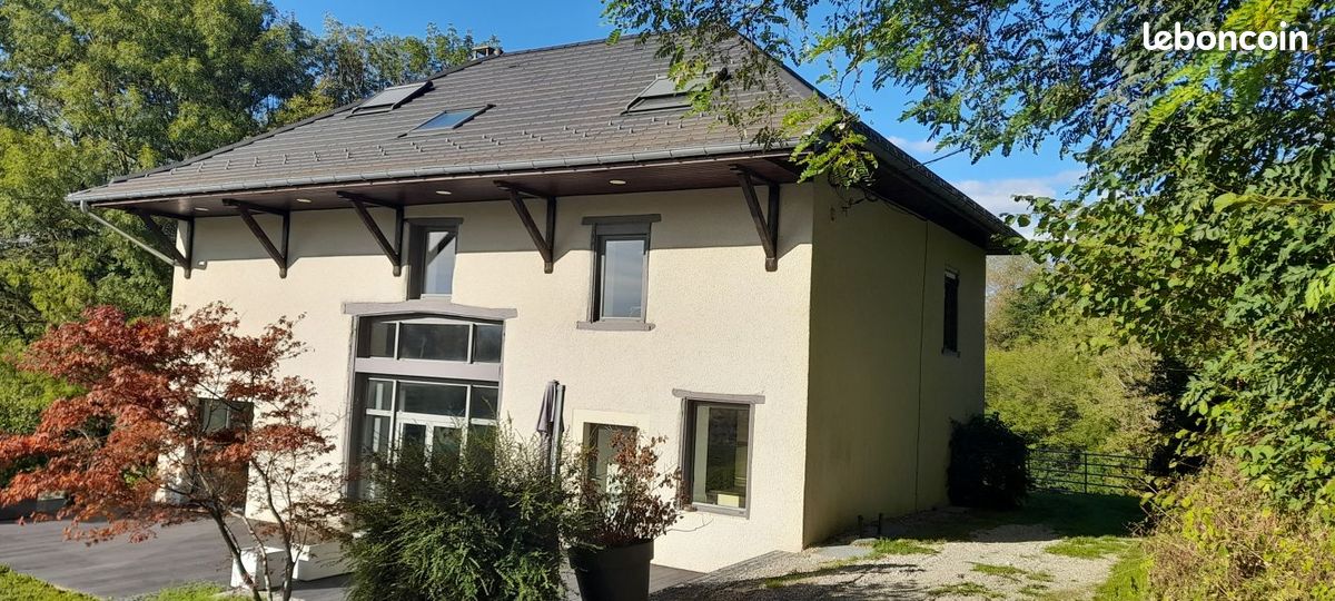 Maison 11 pièces 280 m² · à Saint-Geoire-en-Valdaine · 280 m² · 465 000 €