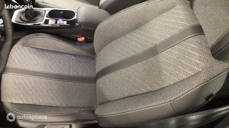 Peugeot 2008 1.2 PureTech 100ch S&S Allure (image 23)