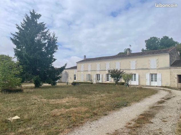Maison 8 pièces 220 m² · à La Jarrie-Audouin · 220 m² · 318 000 €