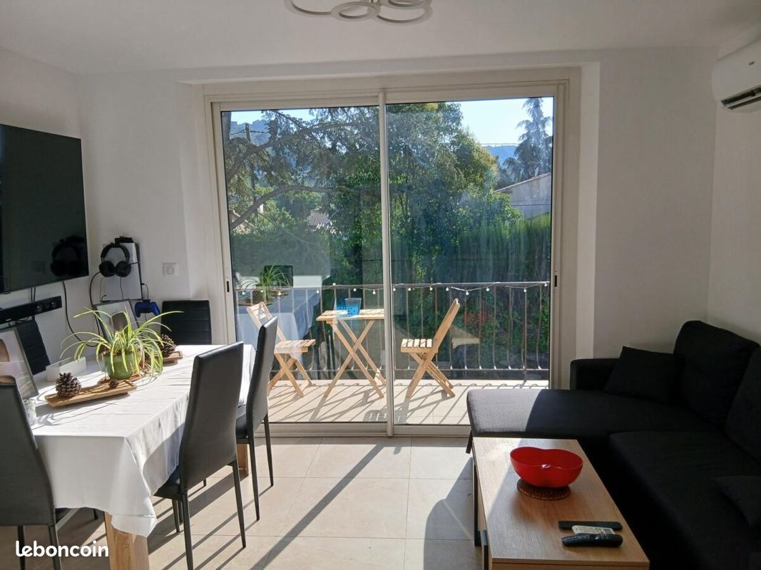 Appartement 3 pièces 50 m² · à Nans-les-Pins · 50 m² · 930 €
